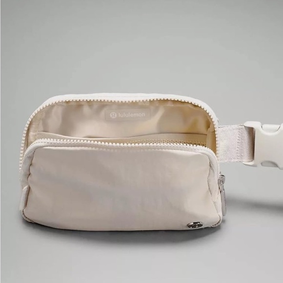 NWT AUTHENTIC Lululemon Athletica Everywhere Belt Bag 1L (White) - Picture 2 of 3